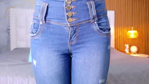 Snapshot of indiancutiie chatting on 09/20/25, 07:15 LITTLE AINHOA online show from 09/20/25, 07:15