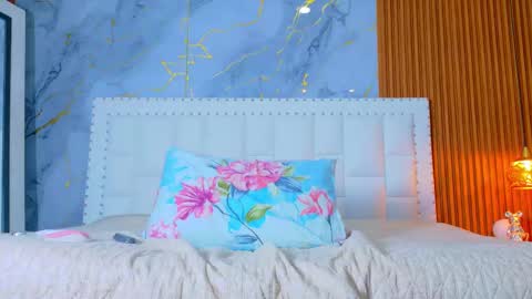 Snapshot of indiancutiie chatting on 10/04/25, 07:34 LITTLE AINHOA online show from 10/04/25, 07:34