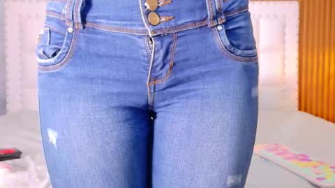 LITTLE AINHOA  online show from 10/29/25, 07:37