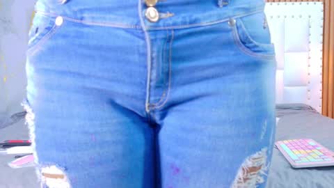 Snapshot of indiancutiie chatting on 11/21/25, 08:29 LITTLE AINHOA online show from 11/21/25, 08:29