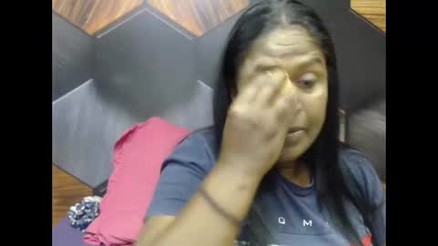 Snapshot of indiandeluxe chatting on 11/11/25, 04:51 indiandeluxe online show from 11/11/25, 04:51