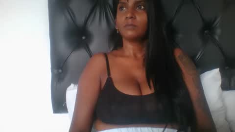Snapshot of indianjasmin chatting on 12/17/24, 05:07 priya online show from 12/17/24, 05:07