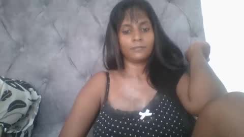 Snapshot of indianjasmin chatting on 01/12/25, 08:36 priya online show from 01/12/25, 08:36