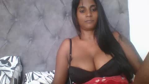 Snapshot of indianjasmin chatting on 01/13/25, 10:03 priya online show from 01/13/25, 10:03