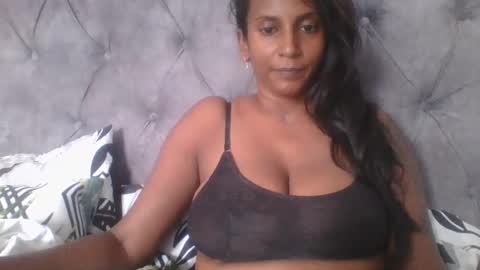 Snapshot of indianjasmin chatting on 01/21/25, 06:00 priya online show from 01/21/25, 06:00