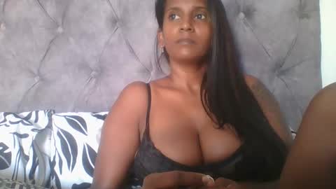 Snapshot of indianjasmin chatting on 02/12/25, 05:37 priya online show from 02/12/25, 05:37