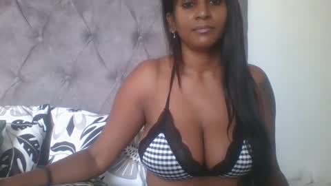 Snapshot of indianjasmin chatting on 02/17/25, 05:47 priya online show from 02/17/25, 05:47