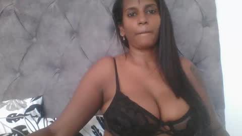 Snapshot of indianjasmin chatting on 02/17/25, 01:21 priya online show from 02/17/25, 01:21