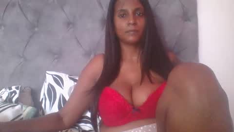 Snapshot of indianjasmin chatting on 02/19/25, 06:11 priya online show from 02/19/25, 06:11