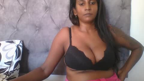 Snapshot of indianjasmin chatting on 02/22/25, 07:12 priya online show from 02/22/25, 07:12