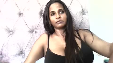 Snapshot of indianjasmin chatting on 11/11/25, 07:52 priya online show from 11/11/25, 07:52