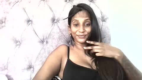 Snapshot of indianjasmin chatting on 12/22/25, 07:49 priya online show from 12/22/25, 07:49