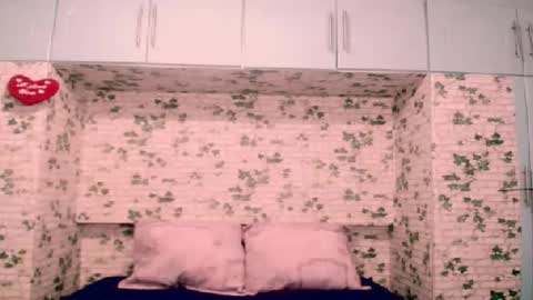 Snapshot of indianpeaches chatting on 12/14/25, 01:55 indianpeaches online show from 12/14/25, 01:55