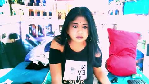 Mika online show from 11/17/25, 05:24