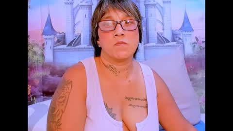 Snapshot of indianroxy07 chatting on 09/10/25, 02:11 roxy online show from 09/10/25, 02:11