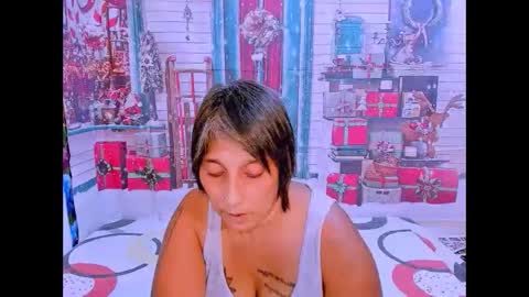 Snapshot of indianroxy27 chatting on 11/30/25, 04:44 indianroxy27 online show from 11/30/25, 04:44