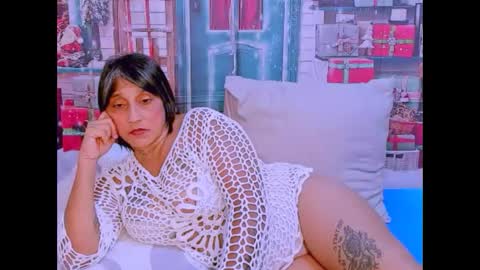 indianroxy27 online show from 12/02/25, 07:31