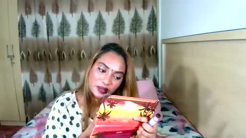 Snapshot of indiansecretlove20 chatting on 02/15/25, 01:10 goddess online show from 02/15/25, 01:10