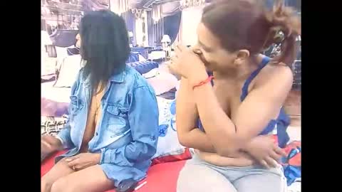 indiansexyass4u2luv online show from 02/15/26, 07:51