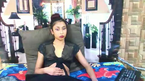 indiansexybutt4u2luv online show from 05/15/26, 07:04
