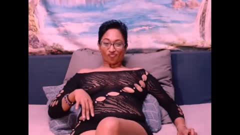 Shreya online show from 12/18/24, 12:10