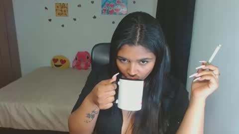 Snapshot of indica_18 chatting on 10/27/25, 03:54 Aleja vallejo online show from 10/27/25, 03:54