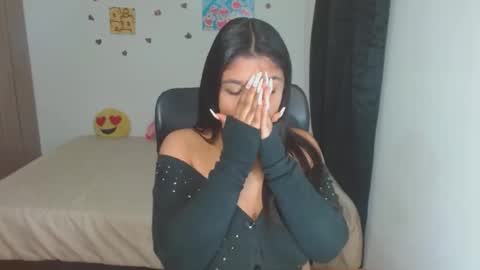 Snapshot of indica_18 chatting on 10/28/25, 01:58 Aleja vallejo online show from 10/28/25, 01:58