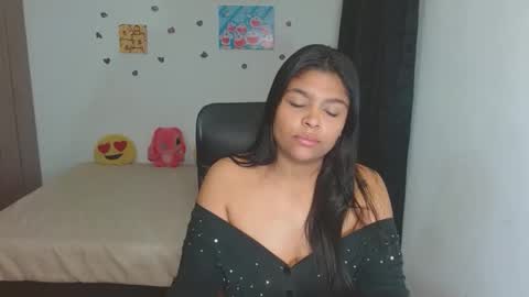 Snapshot of indica_18 chatting on 11/15/25, 01:36 Aleja vallejo online show from 11/15/25, 01:36