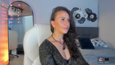 Indigo Wild  online show from 11/08/25, 10:52
