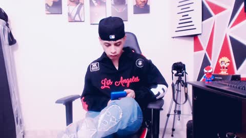 Snapshot of indomitablebeast chatting on 12/19/24, 06:01 matias online show from 12/19/24, 06:01