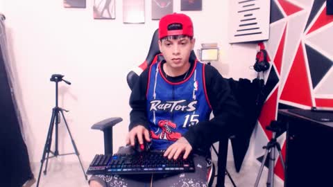 Snapshot of indomitablebeast chatting on 11/29/25, 03:42 matias online show from 11/29/25, 03:42