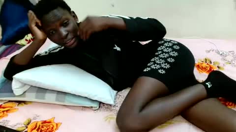 Snapshot of ines01 chatting on 10/17/25, 02:15 ines01 online show from 10/17/25, 02:15