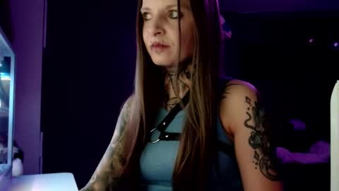 Snapshot of inesdesire chatting on 01/21/25, 03:32 InesDesire online show from 01/21/25, 03:32