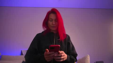 Snapshot of infinitespring chatting on 10/20/25, 11:21 Infinitespring online show from 10/20/25, 11:21