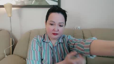 Snapshot of infinity_loveliness chatting on 11/17/25, 08:42 Infinity online show from 11/17/25, 08:42