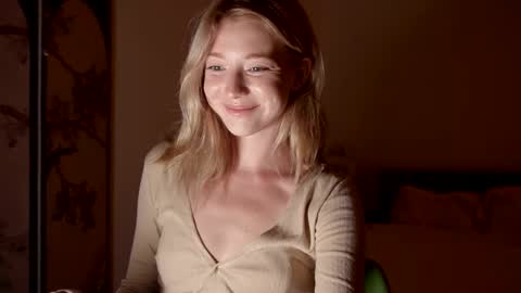 Snapshot of infinitysoul_ chatting on 10/04/25, 10:46 Alexa..  Inst     Fansly infinitysoul  online show from 10/04/25, 10:46