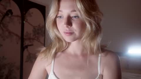 Snapshot of infinitysoul_ chatting on 10/14/25, 04:08 Alexa..  Inst     Fansly infinitysoul  online show from 10/14/25, 04:08