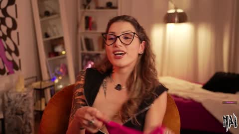 Snapshot of informal_ chatting on 02/19/26, 11:45 MAL --- online show from 02/19/26, 11:45