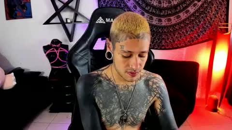 Snapshot of ink_u_buzz chatting on 09/27/25, 08:03 Dani  online show from 09/27/25, 08:03