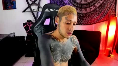 Snapshot of ink_u_buzz chatting on 09/28/25, 09:20 Dani  online show from 09/28/25, 09:20