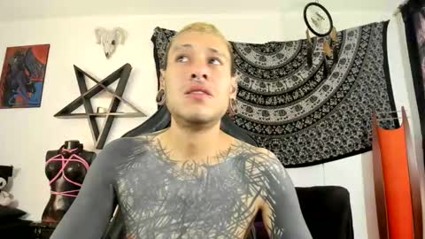 Snapshot of ink_u_buzz chatting on 10/13/25, 02:28 Dani  online show from 10/13/25, 02:28