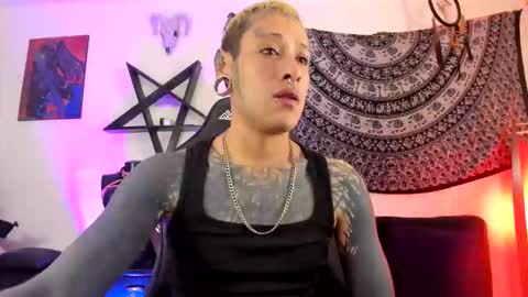 Snapshot of ink_u_buzz chatting on 10/19/25, 02:45 Dani  online show from 10/19/25, 02:45