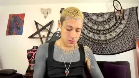 Snapshot of ink_u_buzz chatting on 10/19/25, 02:50 Dani  online show from 10/19/25, 02:50