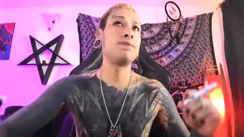 Snapshot of ink_u_buzz chatting on 10/28/25, 06:50 Dani  online show from 10/28/25, 06:50