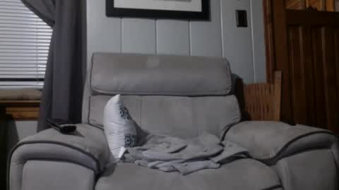 Snapshot of inmybackyard chatting on 02/19/25, 11:36 InMyBackyard online show from 02/19/25, 11:36