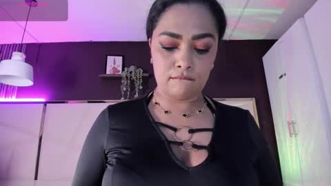 Snapshot of inndrahot chatting on 11/17/25, 04:18 Indra online show from 11/17/25, 04:18