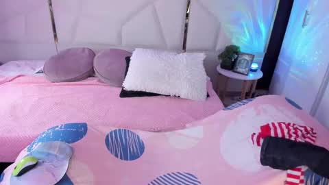 Snapshot of inndrahot chatting on 11/21/25, 01:15 Indra online show from 11/21/25, 01:15