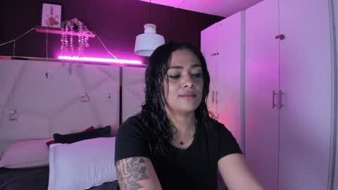 Snapshot of inndrahot chatting on 12/16/25, 03:55 Indra online show from 12/16/25, 03:55