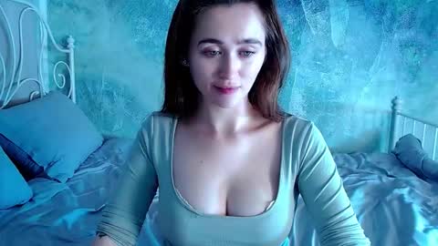 Snapshot of innnita chatting on 11/24/25, 03:34 Lina online show from 11/24/25, 03:34