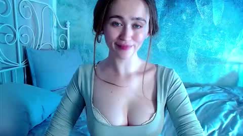 Snapshot of innnita chatting on 11/25/25, 01:55 Lina online show from 11/25/25, 01:55